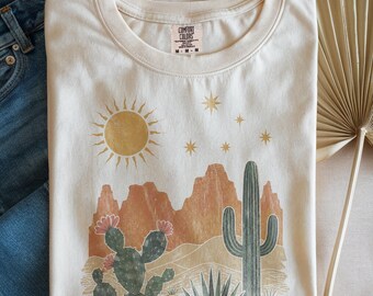 Maglietta vintage con sole e cactus, maglietta retrò Arizona Saguaro, maglietta Comfort Colors Desert Hiking Shirt, regalo dallo stile boho western