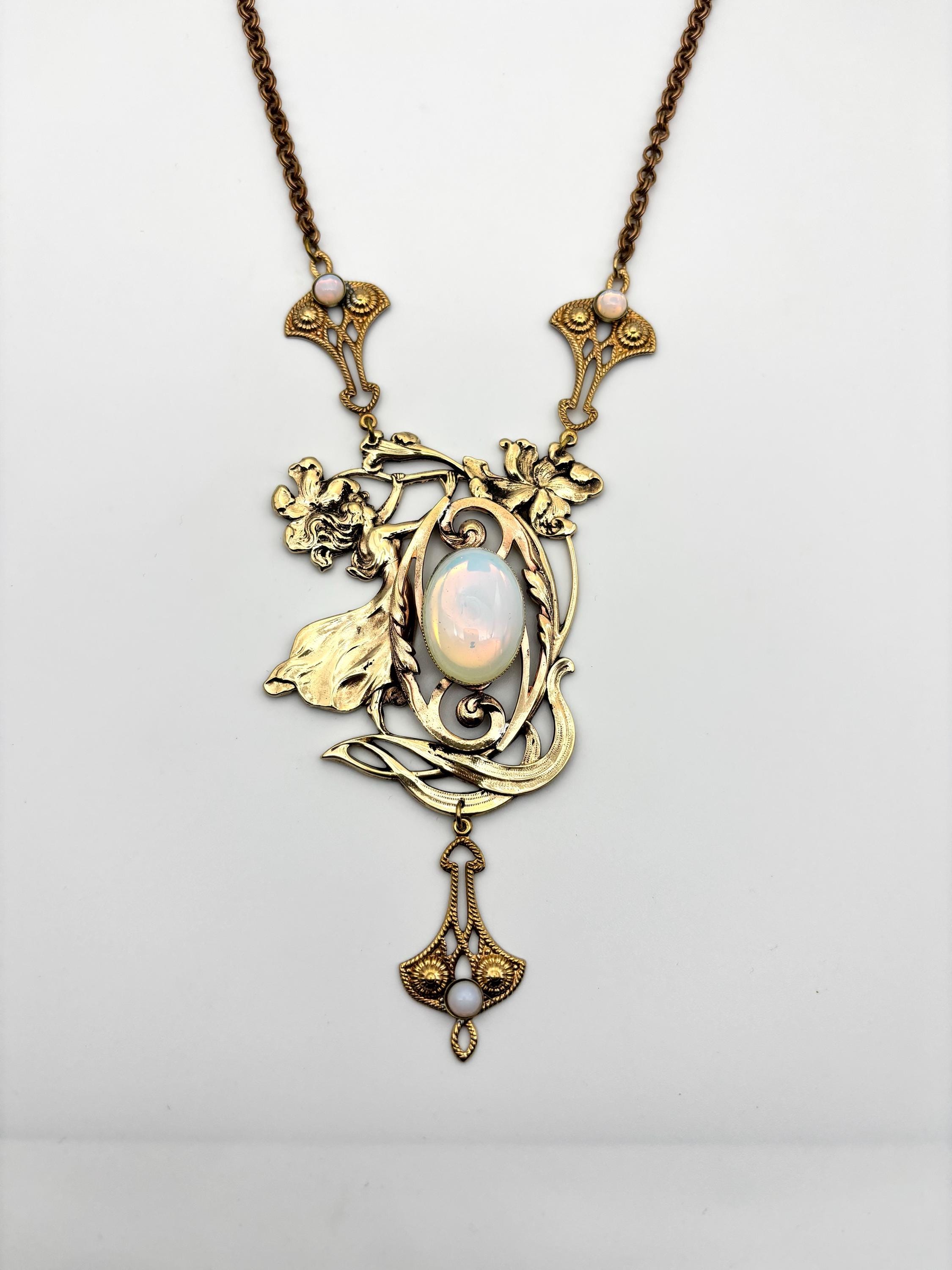 Arts & Crafts Necklace With Opaline
