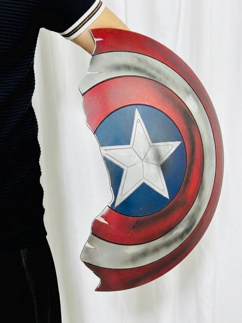 壊れたキャプテン・アメリカのアルミ製シールドコスプレ小道具｜バトルダメージを受けたアベンジャーズのレプリカディスプレイ 画像 4