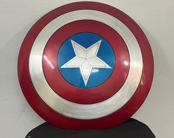 Replica in alluminio dello scudo di Capitan America di alta qualità, 56 cm (22 pollici), realizzata a mano in metallo, ideale per cosplay, collezionismo e oggetti di scena ispirati alla Marvel.
