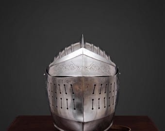 Elmo da cavaliere in acciaio inciso a mano / armatura con visiera medievale gotica per rievocazione LARP, regalo per cosplay