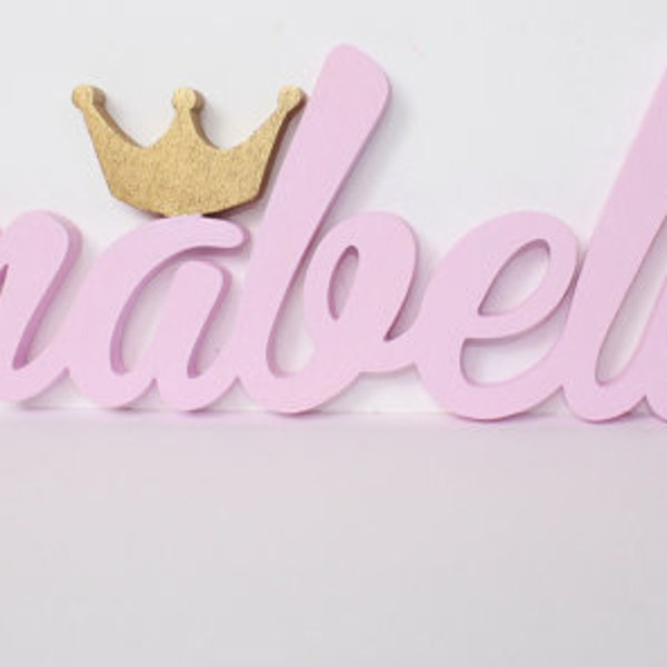 Signe de nom de fille avec couronne de princesse pour décoration murale de chambre d'enfant ou plaque de nom d'anniversaire,