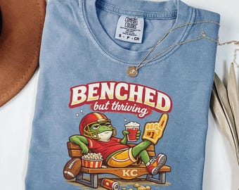 Chemise Benched But Thriving Comfort Colors®, chemise de football rigolote, chemise Game Day meme, t-shirt Lazy Athlete Humour, cadeau pour amateur de sport