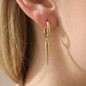18K goudgevulde spike-oorbellen, minimale geometrische bungeldruppeloorbel, moderne strakke oorbellen voor alledaagse statement-sieraden