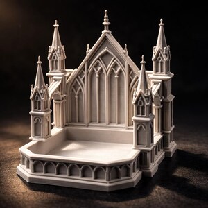 K&ouml;nnte beinhalten: Ein detailliertes, cremefarbenes Miniatur-Kathedralenmodell mit komplizierten architektonischen Details. Das Modell verf&uuml;gt &uuml;ber T&uuml;rme, gew&ouml;lbte Fenster und einen dekorativen Sockel, vor einem dunklen Hintergrund. Das Design erinnert an historische Architektur.
