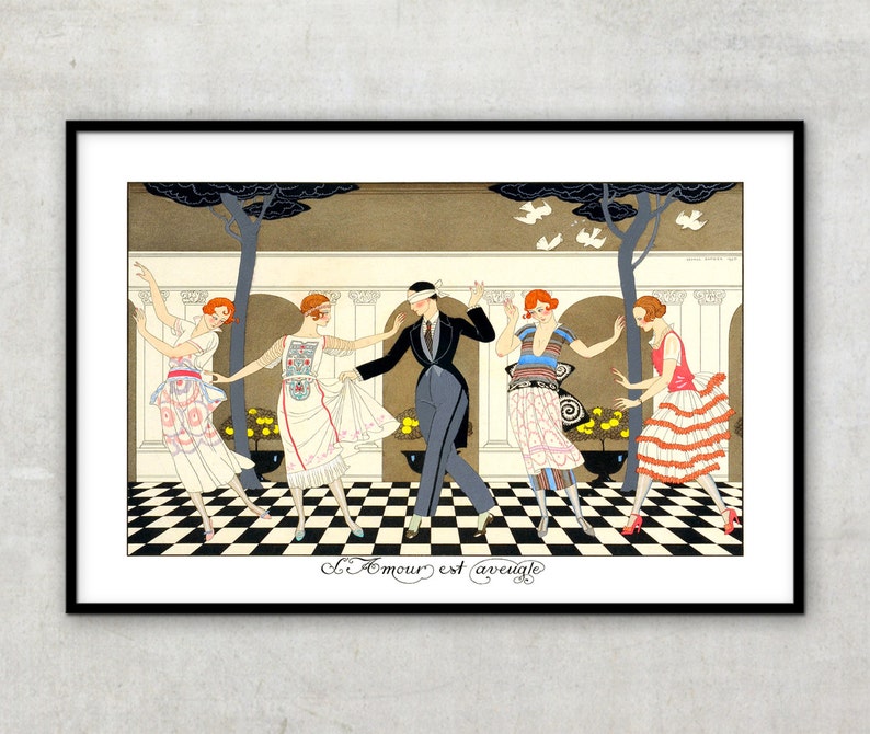 Puede incluir: Una ilustraci&oacute;n vintage art d&eacute;co de cuatro personas bailando en un jard&iacute;n. El hombre est&aacute; vendado y las mujeres visten vestidos coloridos. El texto "L'Amour est aveugle" est&aacute; escrito en la parte inferior de la imagen.