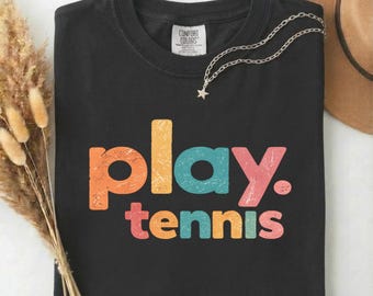 Spielen Sie Tennis Shirt, Retro Comfort Farben T-Shirt, Tennis-Liebhaber-Geschenk, Tennisspieler-Grafik-T-Shirt, athletisches Oberteil im Vintage-Stil