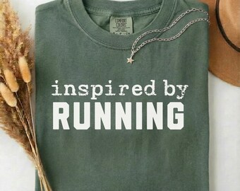 Läufer Geschenk Komfort Farben Shirt, inspiriert von Lauf-T-Shirt, Motivations Top für Marathon Training, Run Club T-Shirt