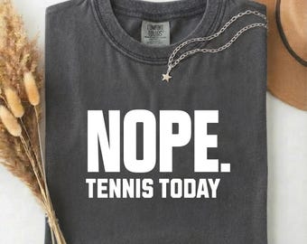 Nope Tennis Shirt, lustiges Tennis Liebhaber Geschenk, Platzspieler T-Shirt, Comfort Farben Grafik