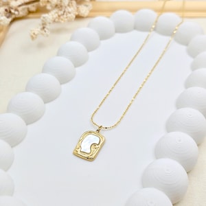 Collar de acero inoxidable chapado en oro con incrustación de concha rectangular, blanco iridiscente, joyería geométrica moderna, ideal como regalo para mujeres.