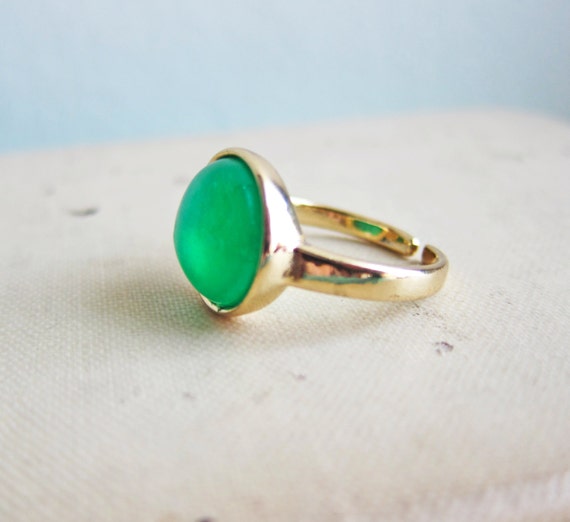 Items similar to Emerald Green Ring Dark Grass Green Ring Modern