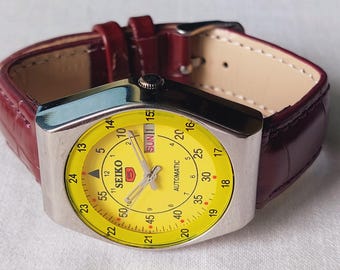Reloj de pulsera automático Seiko 5 japonés de cuerda automática, esfera de color amarillo, estado de funcionamiento.