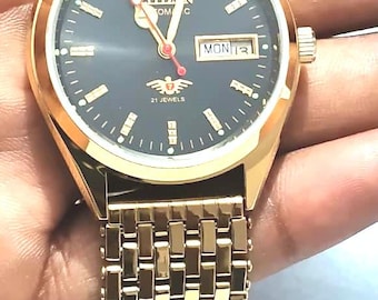 Citizen automatic 8200 mechanical movement Japan made,  black color dial,  day date.