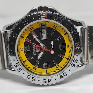 Reloj automático vintage Seiko 6309: esfera negra y amarilla, fabricado en Japón imagen 7