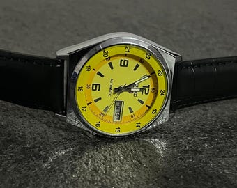 Orologio automatico Seiko 5 vintage, quadrante giallo, cinturino in pelle, prodotto in Giappone