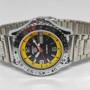 Reloj automático vintage Seiko 6309: esfera negra y amarilla, fabricado en Japón imagen 2