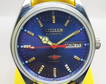 Orologio da polso automatico da uomo Citizen, calibro 8200, prodotto in Giappone, quadrante blu, giorno e data.