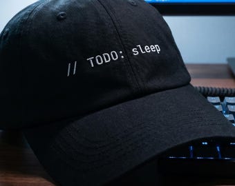 Gorro bordado "Deuda de sueño para desarrolladores" / // TODO: Gorro para programadores que duermen / Regalo para programadores, ingenieros de software, cumpleaños, humor tecnológico