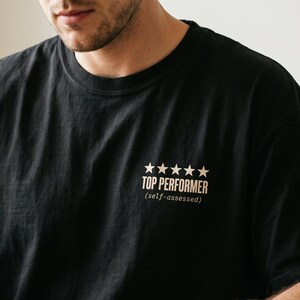 Cadeau-shirt voor ontwikkelaars | Programmeershirt | Medewerker van de maand, prijs voor beste presteerder, kantoorhumor | Stermedewerker, overpresteerder, werkshirt