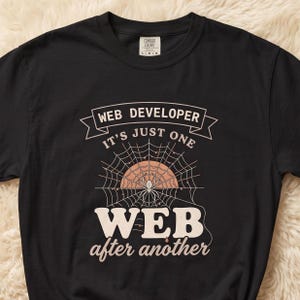 Camiseta de araña para desarrolladores web, camiseta vintage de arácnido tejedor de orbes / Regalo para programadores, desarrolladores frontend / Camiseta con juego de palabras para nerds de HTML, CSS y JavaScript