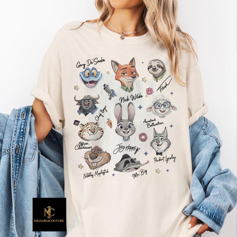 K&ouml;nnte beinhalten: Rustikales Holzschild mit dem Text "Welcome to our home" in handschriftlichem Stil. Das Schild hat eine Used-Optik und ein schlichtes, einladendes Design, ideal f&uuml;r die Eingangsbereichsdekoration.