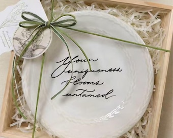 Niestandardowy, ręcznie pisany ceramiczny talerz do dekoracji stołu weselnego, spersonalizowany, ręcznie pisany talerz pamiątkowy, prezent na wieczór panieński, prezent na parapetówkę