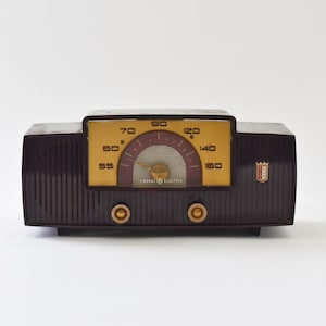 Vintage GE Radio - Powers On
