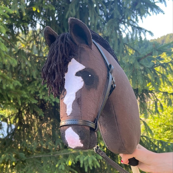 Caballo de juguete realista