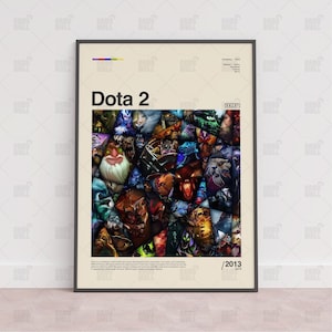 Puede incluir: Póster enmarcado con el juego Dota 2. El póster tiene un fondo beige con el título del juego en letras grandes y en negrita. La obra de arte es un collage de retratos de personajes del juego, con el año 2013 en la parte inferior derecha.