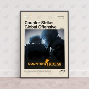 Könnte beinhalten: Gerahmtes Poster für das Videospiel Counter-Strike: Global Offensive. Das Poster zeigt zwei Figuren mit Helmen, das Wort "POLIZEI" und das Logo des Spiels. Das Poster ist von 2012.