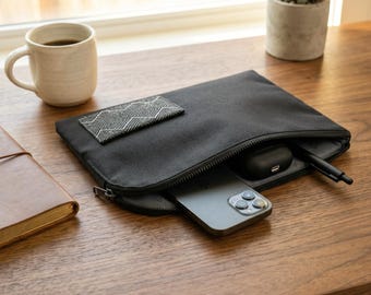 Regalo de graduación personalizado, estuche tecnológico bordado a medida, organizador para iPad, regalo para la promoción de 2026 para ella, accesorio de oficina con monograma