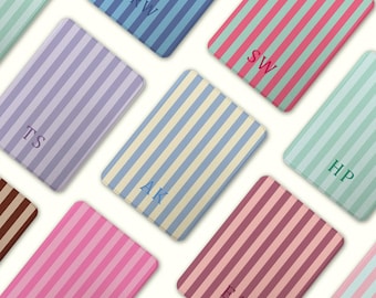 Funda Kindle extraíble a rayas personalizada con correa, cubierta con iniciales personalizadas para Kindle 11.º y 12.º, Kobo Clara, regalo con monograma colorido