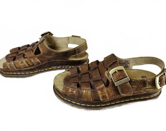 DR. MARTENS Fisherman Brown Leather Lug Sole Y2K Sandals  display picture 1