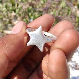 Anillo de estrella de plata de ley 925 hecho a mano, estilo bohemio chic minimalista, joyería con diseño de estrellas, regalo perfecto.