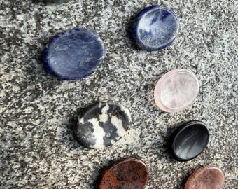 Natural Crystal Worry Stone for Stress Relief, Smooth Healing Gemstone, Mindfulness and Calm, Perfect Gift for Meditation and Relaxation