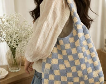 Borsa tote a scacchiera all'uncinetto fatta a mano, borsa a tracolla estetica, borsa lavorata a maglia per tutti i giorni, tote in stile cottagecore, borsa da mercato morbida lavorata a maglia, regalo per lei