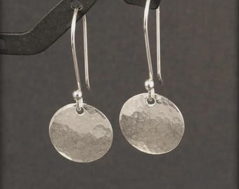 Brincos de Disco em Prata de Lei Martelo: Joias Pendentes Minimalistas