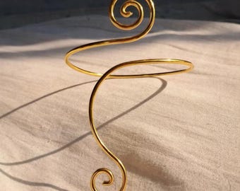 Brazalete en espiral de plata de ley chapado en oro / Joyería ajustable hecha a mano