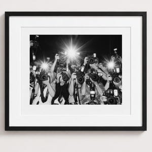 Paparazzi-Fotografie in Schwarz-Weiß: Hollywood-Glamour-Presseblitz-Kameradruck, filmische Wandkunst für Fotografen