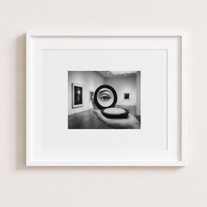 Stampa artistica in bianco e nero con astuccio per occhi, decorazione per la toeletta in stile film noir retrò, quadro suggestivo da parete, regalo per lei.