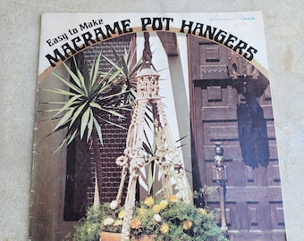 Easy Macrame Pot Hangers booklet vintage 70s