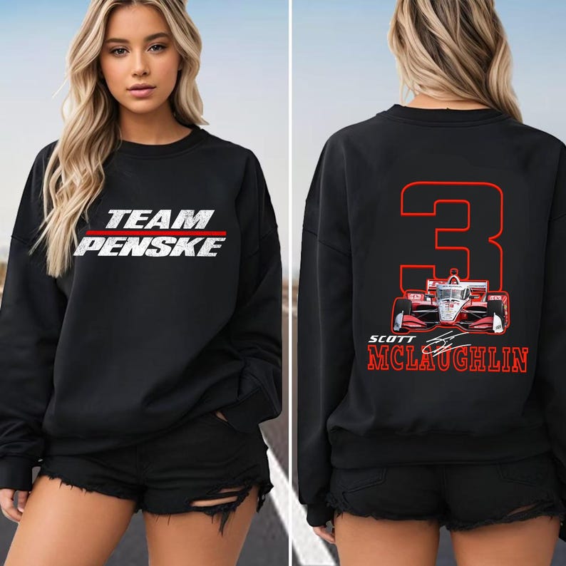 Puede incluir: Una sudadera negra de manga larga con el texto blanco TEAM PENSKE en la parte delantera. La parte trasera muestra un gran n&uacute;mero 3 rojo, un gr&aacute;fico de coche de carreras rojo y blanco, y el texto rojo SCOTT MCLAUGHLIN con una firma.