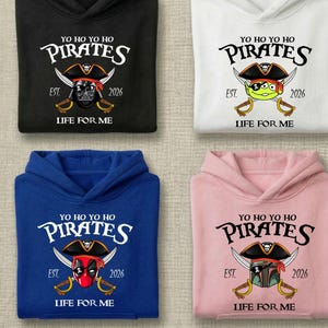 K&ouml;nnte beinhalten: Handgefertigtes Holzschild mit dem handgeschriebenen Text "Welcome". Das Schild ist wei&szlig; lackiert mit einem Used-Look und einem kleinen dekorativen Herz. F&uuml;r den Innen- und Au&szlig;enbereich geeignet.