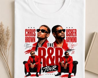 Peut inclure: Un t-shirt blanc avec une impression graphique de Chris Brown et Usher Raymond. Le design comprend le texte "THE R&B TOUR", des portraits des deux artistes portant des lunettes de soleil et des costumes rouges, ainsi que leurs signatures.