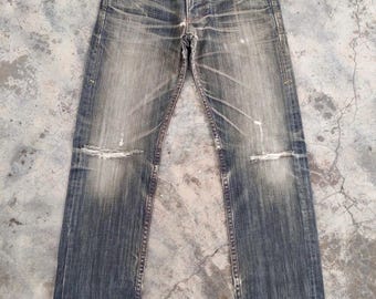 Jeansy Levi's Star Black Rusty Faded Stone Wash Vintage 06' z dziurami, w rozmiarze 32x30.5