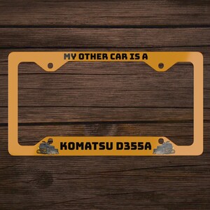 Mój drugi samochód to Komatsu D355A Killdozer Bulldozer Yellow Black Funny Heemeyer Granby Funny Vehicle Accessories for Car Tablica rejestracyjna Decor Żółty