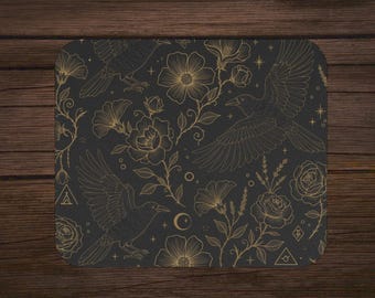 Alfombrilla de ratón para juegos con diseño floral de boticario botánico, bruja gótica, cuervo y malhumorado, color negro oscuro y dorado / Alfombrilla de escritorio con luna y helecho