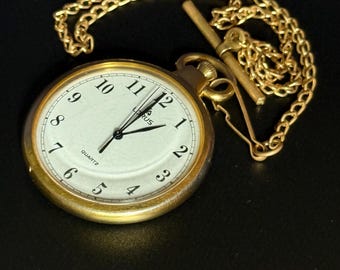 Vintage Lorus by Seiko Pocket Watch Gold Tone 36mm – Open Face Quartz with Chain – Classic Unisex Retro Timepiece