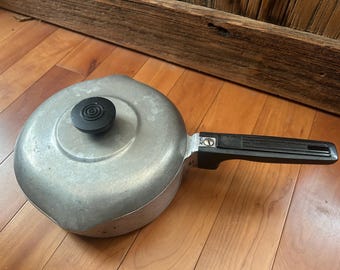 Wagner Ward Sindey -0- The Gourmet Pan Magnalite 4672P 2 Quart with Lid