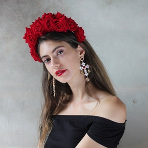 Diadema de flores de terciopelo rojo escarlata Frida Kahlo, corona de flores, postizo de rosa